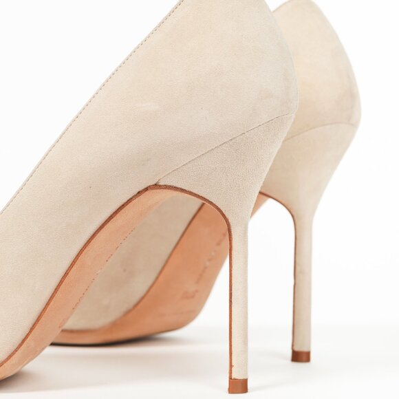 Manolo Blahnik BB Beige Suede Pointed-Toe Pumps - Picture 7 of 8